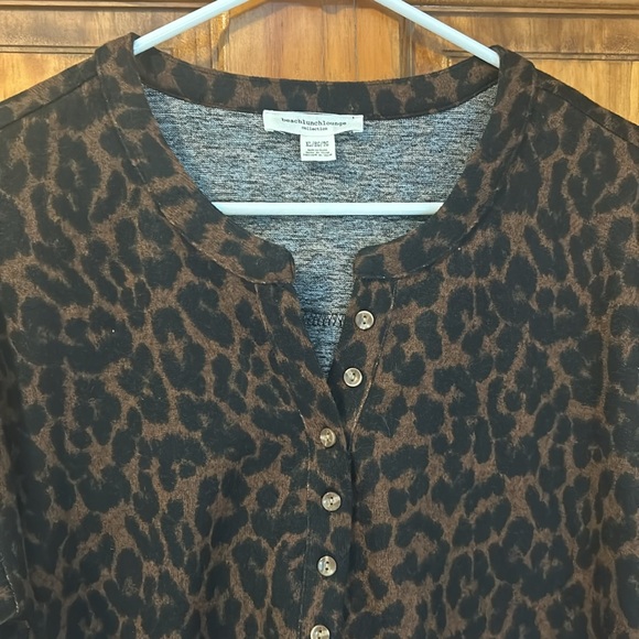 BEACH LUNCH LOUNGE Tommy Leopard Henley Shirt - Picture 4 of 8